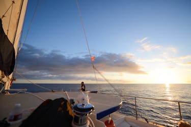 Hawaii catamaran zonsondergang zeilexcursie